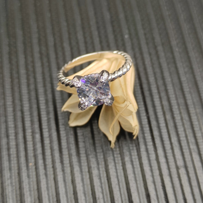 David Yurman 8mm Four-Prong White Diamond Ring